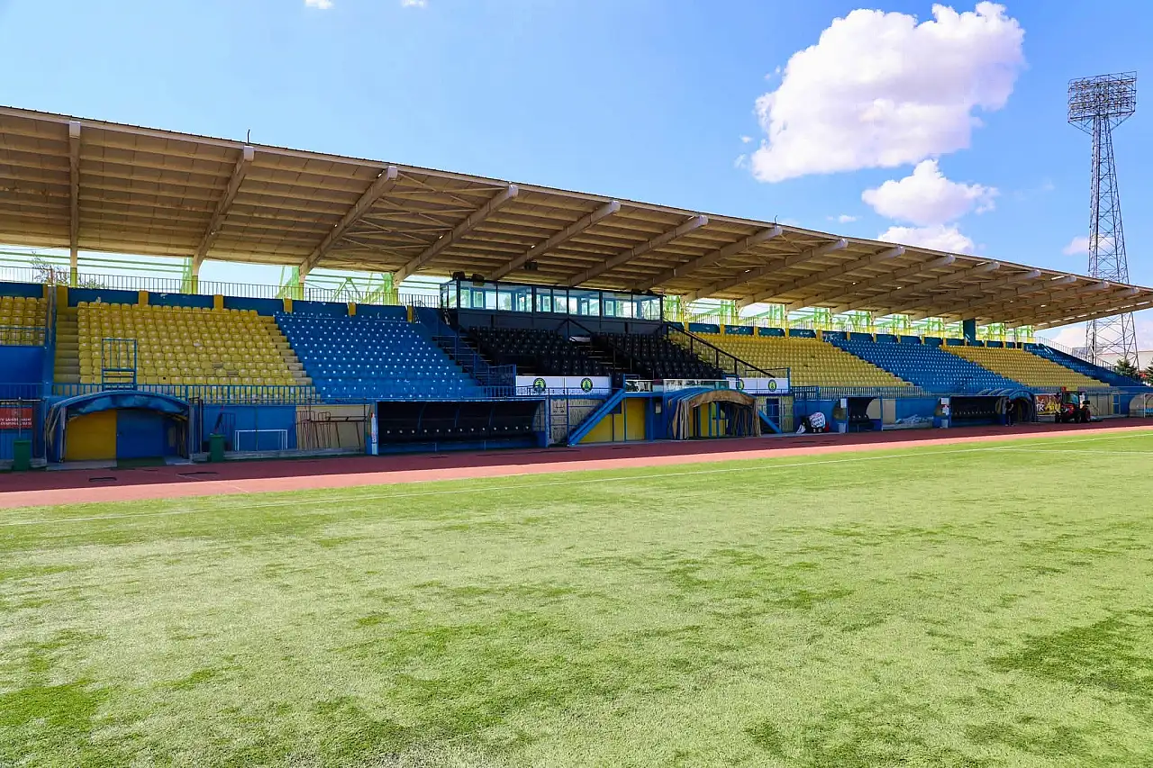 Ağrı'da şehir stadyumu yeni sezona hazırlanıyor
