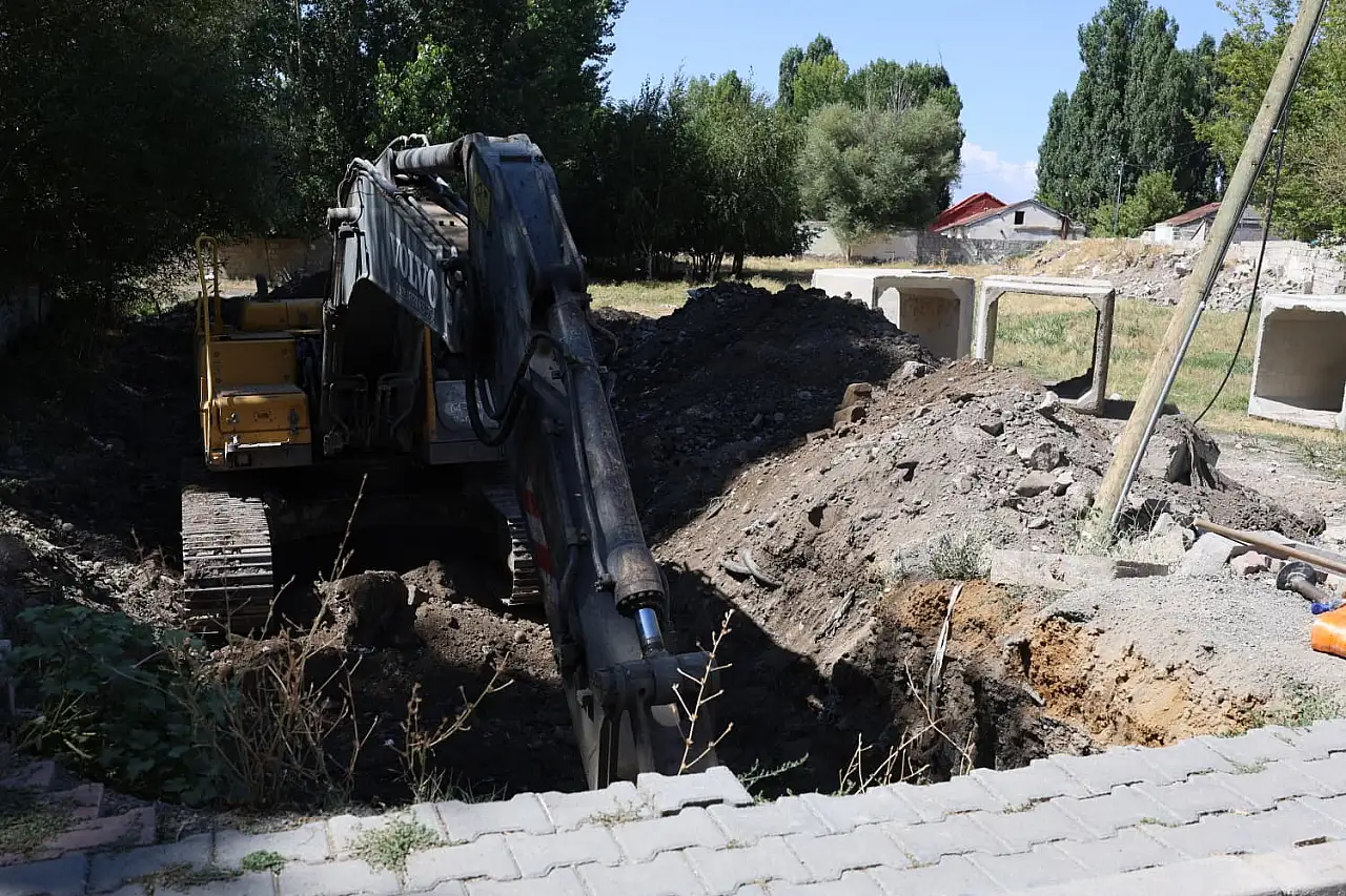 Ağrı'da kanalizasyon altyapısı yeni hatlarla güçlendiriliyor