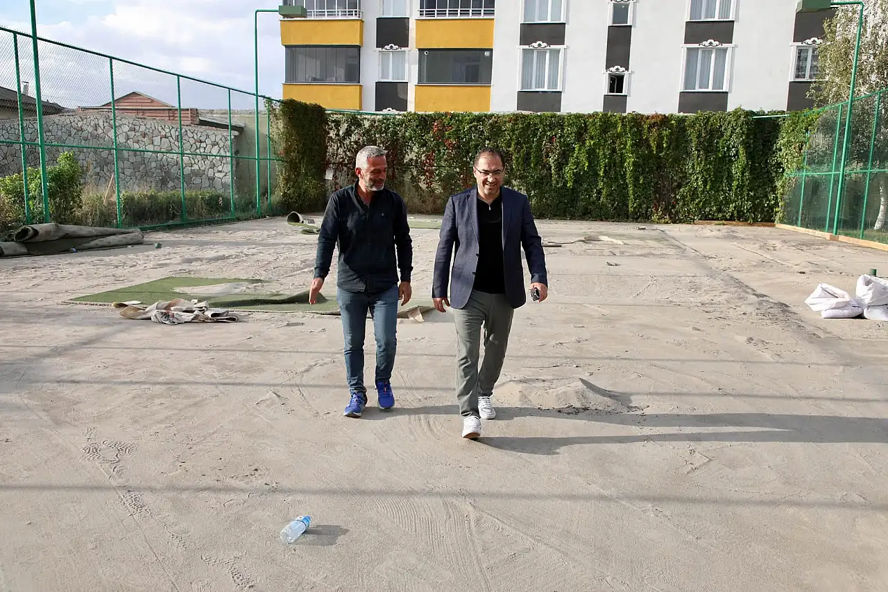Ağrı'da tenis kortları yenileniyor