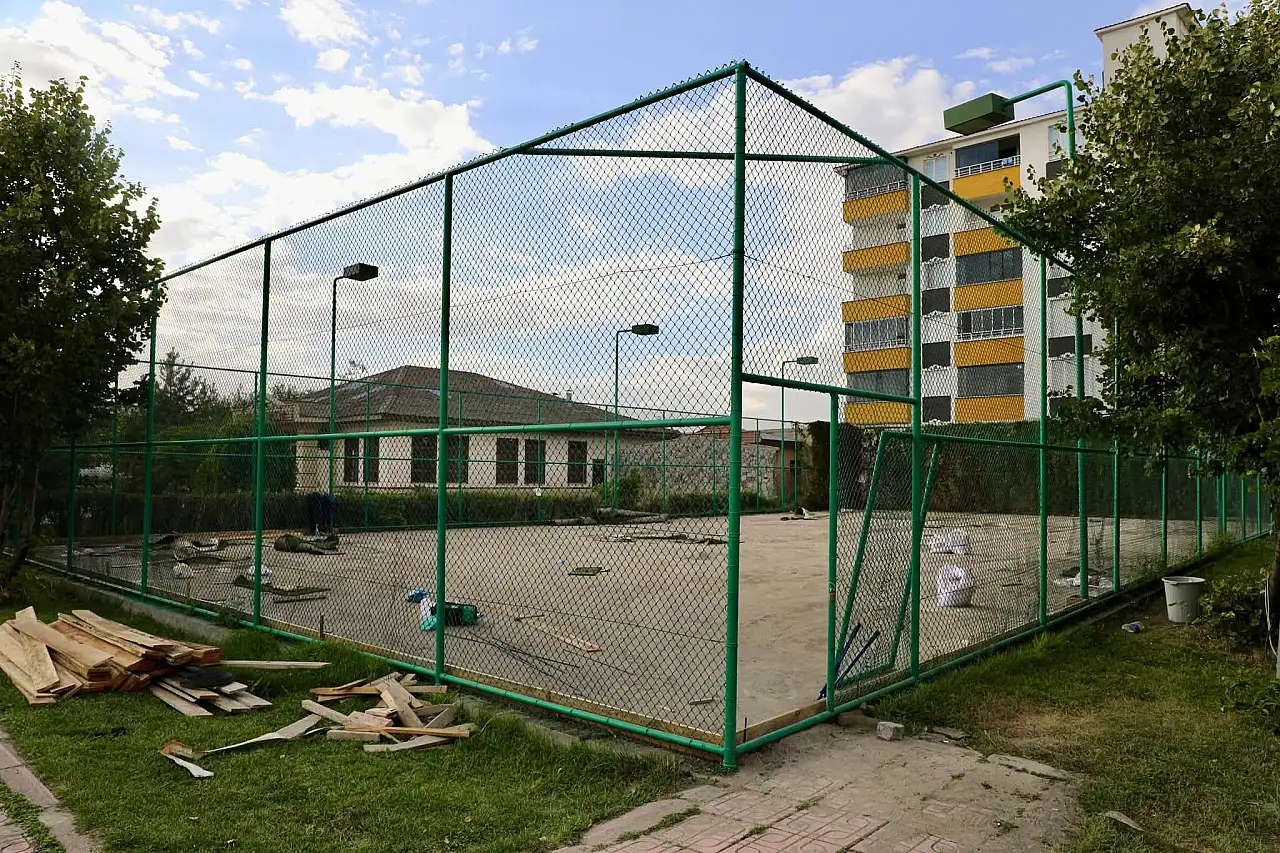 Ağrı'da tenis kortları yenileniyor