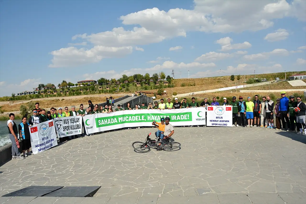 Bağımlılığa karşı 100 kilometrelik dayanışma: Tatvan'dan Muş'a pedal çevirdiler