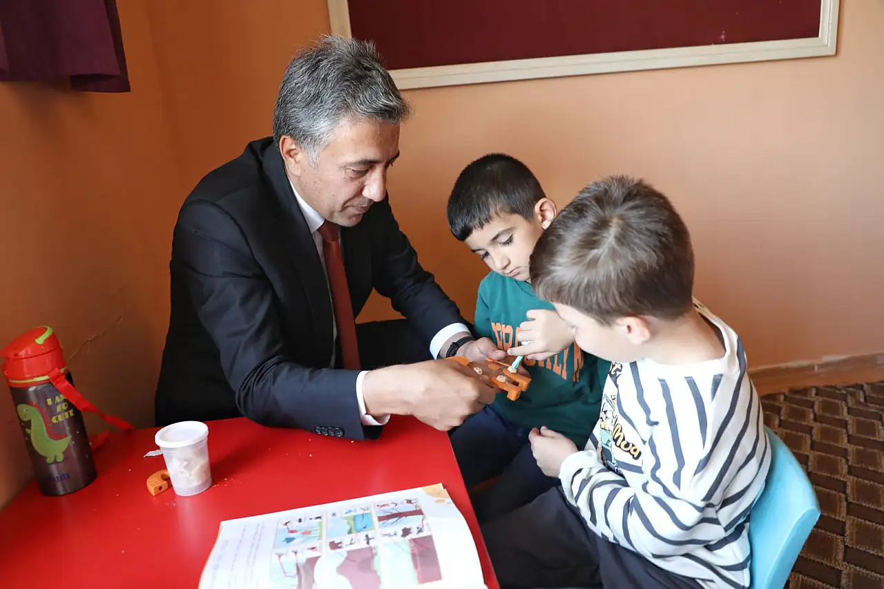 Çakan köy okulunda öğrencilerin hayallerine ortak oldu