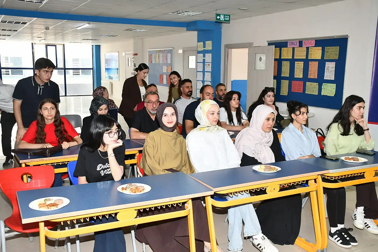 Doğubayazıt'ın başarılı gençleri ödüllerini aldı