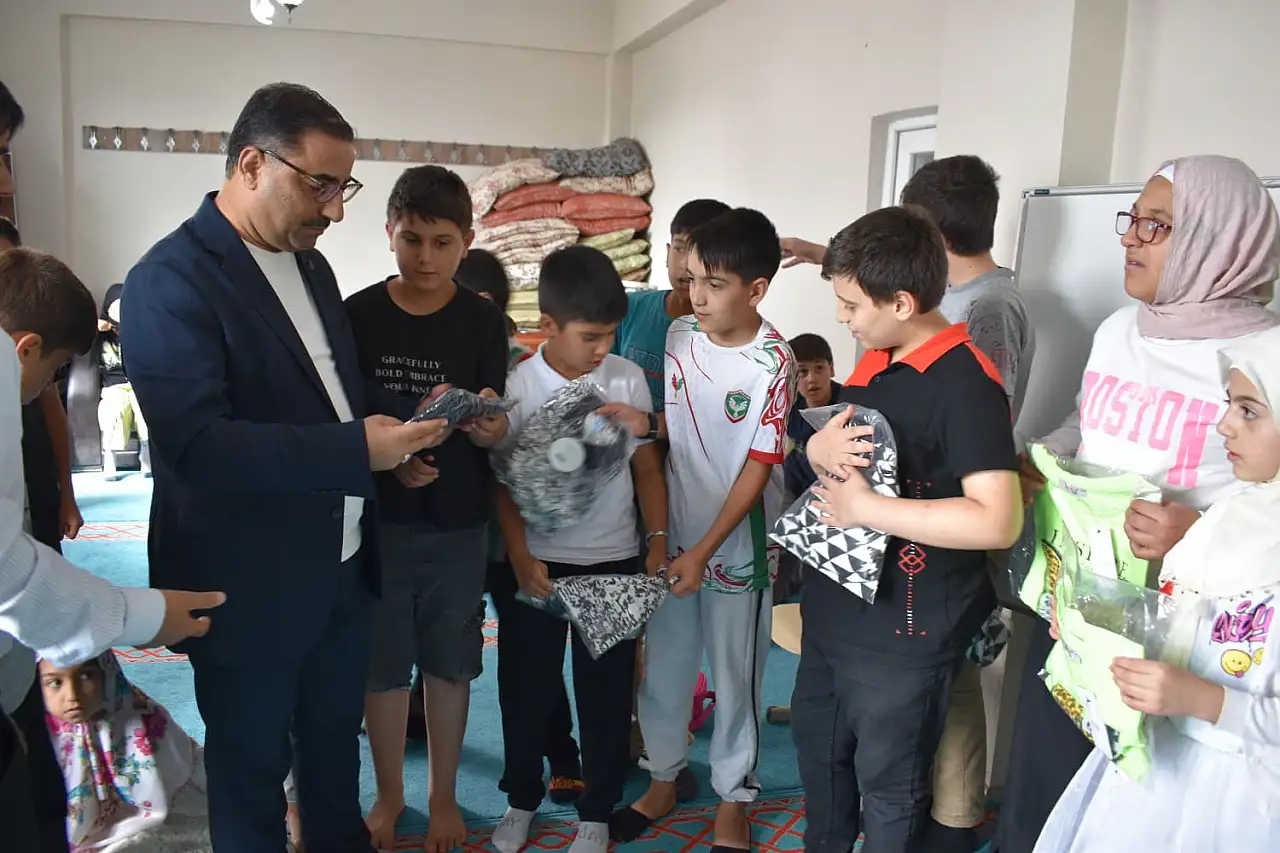 Doğubayazıt'ta Kur'an-ı Kerim'e geçen öğrenciler unutulmadı