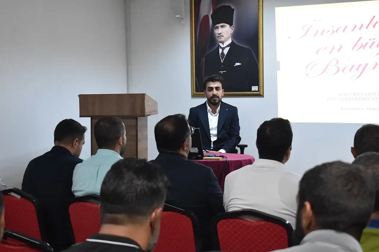 Doğubayazıt'ta nebevi ahlakın önemi anlatıldı