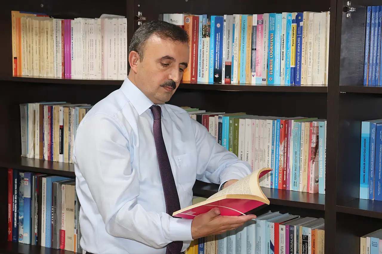 Prof. Dr. Faruk Kaya: 'İçeride huzur, dışarıda güç Türkiye'nin önünü açacak'