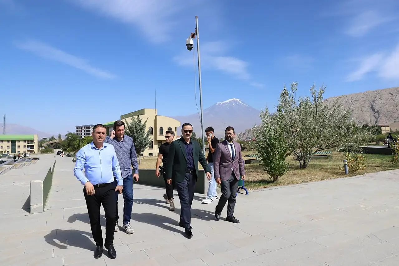 Kaymakam Ayvat öğrencilerle aynı masaya oturdu, talepleri dinledi