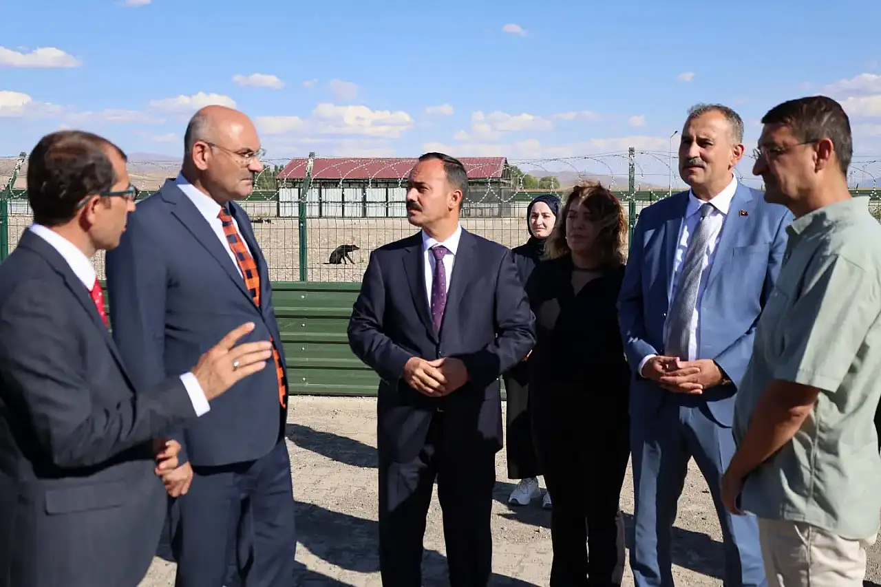 Vali Bozkurt Hayvan Bakım Merkezini inceledi
