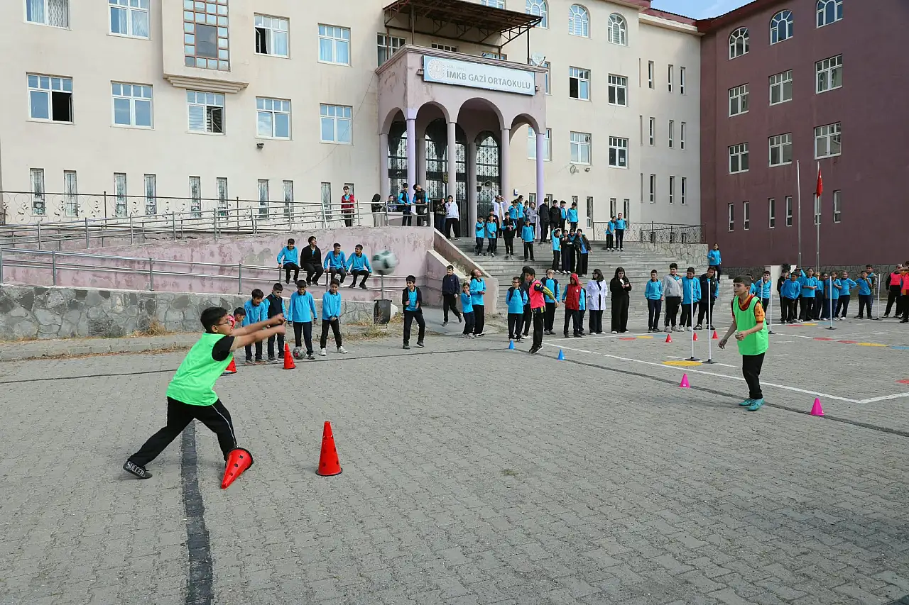 Ağrı'da 85 bin 812 öğrenci derslere oyun molası verdi