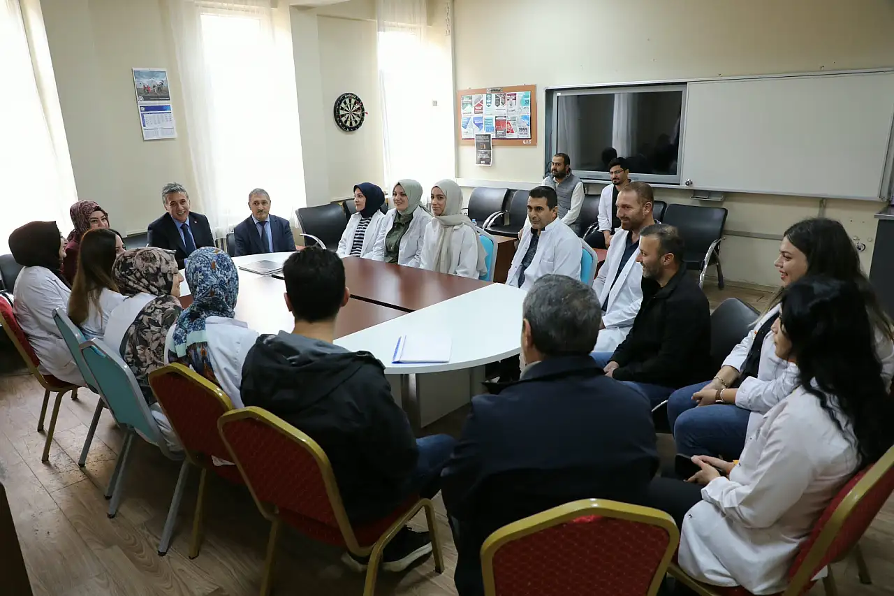Çakan'dan Ağrılı öğrencilere mesaj: 'Kendinize inanın'