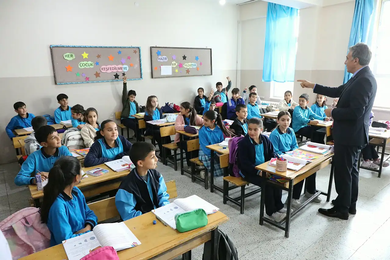 Çakan'dan Ağrılı öğrencilere mesaj: 'Kendinize inanın'