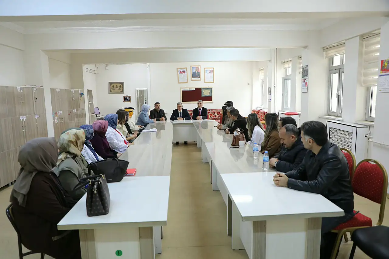 Milli Eğitim Müdürü Çakan kız hafızlık sınıfını ziyaret etti