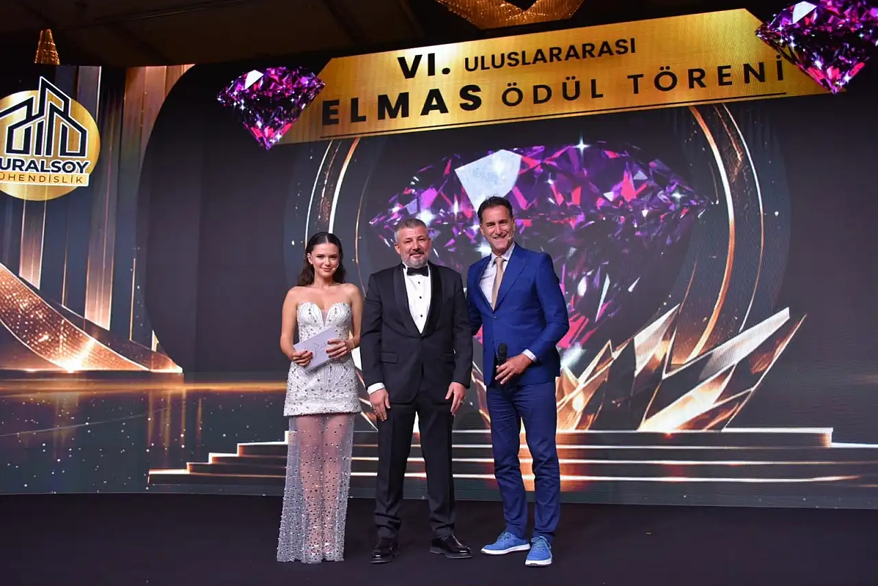 Ağrılı iş insanı Azad Medeni Kahraman'a 'Yılın Güvenilir Taahhüt Markası' ödülü