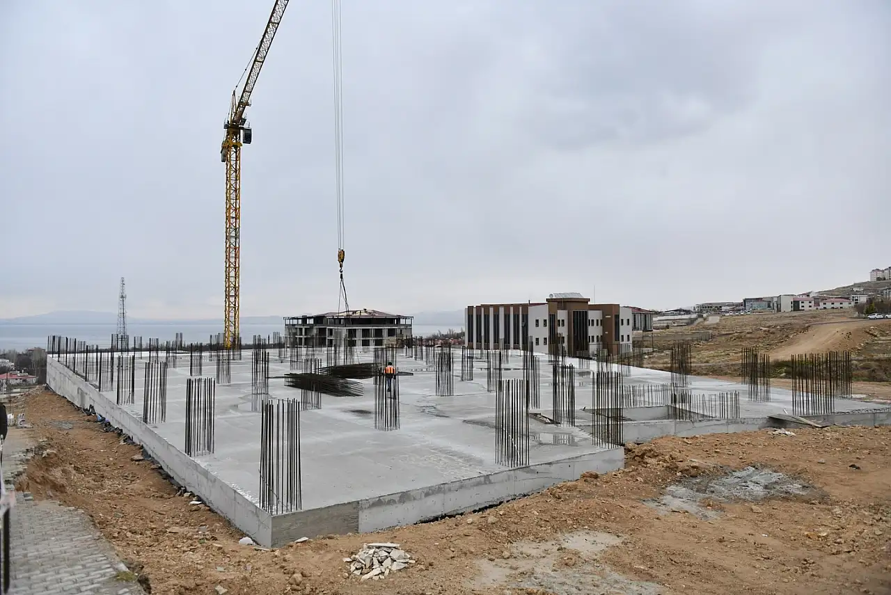 Edremit'te 50 Üniteli Diş Hastanesi İnşaatı Hızla İlerliyor