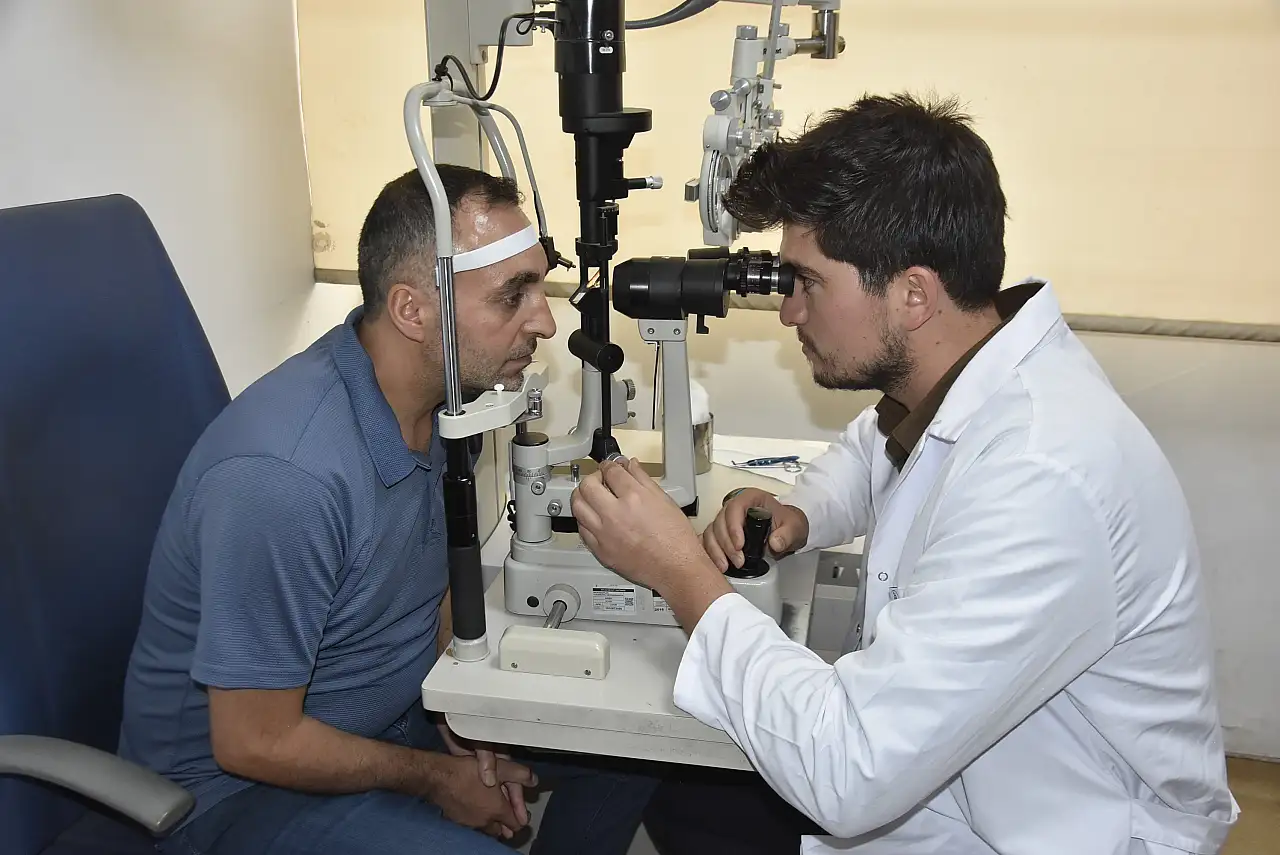 Bitlis'te bir ilk: Gözyaşı kanalındaki tıkanıklık burundan girilerek tedavi edildi