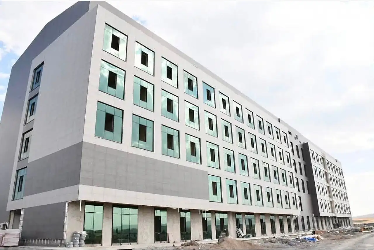 Ağrı'nın 270 Yataklı Kadın Doğum ve Çocuk Hastanesi hizmete hazırlanıyor