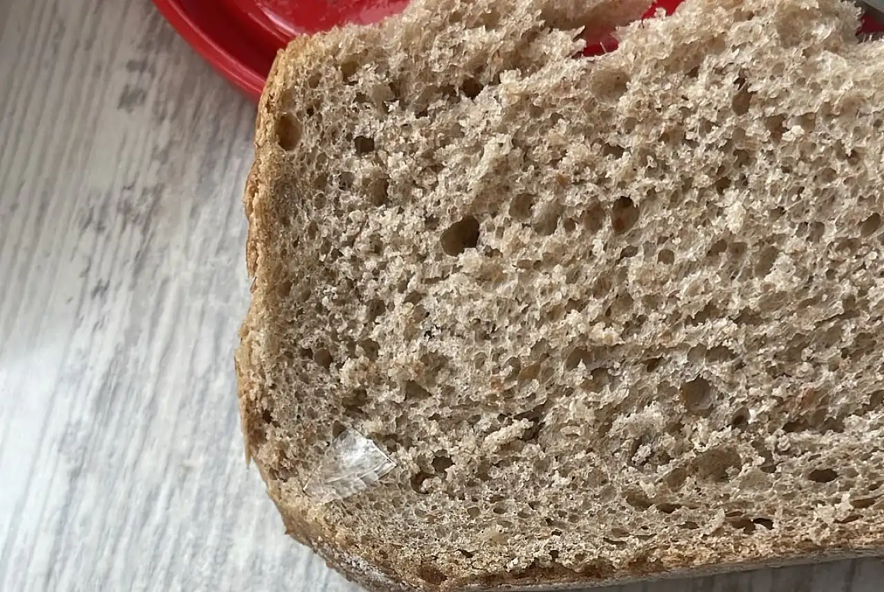Ağrı'da ekmeğin içinden cam parçası çıktı! Zabıta harekete geçti