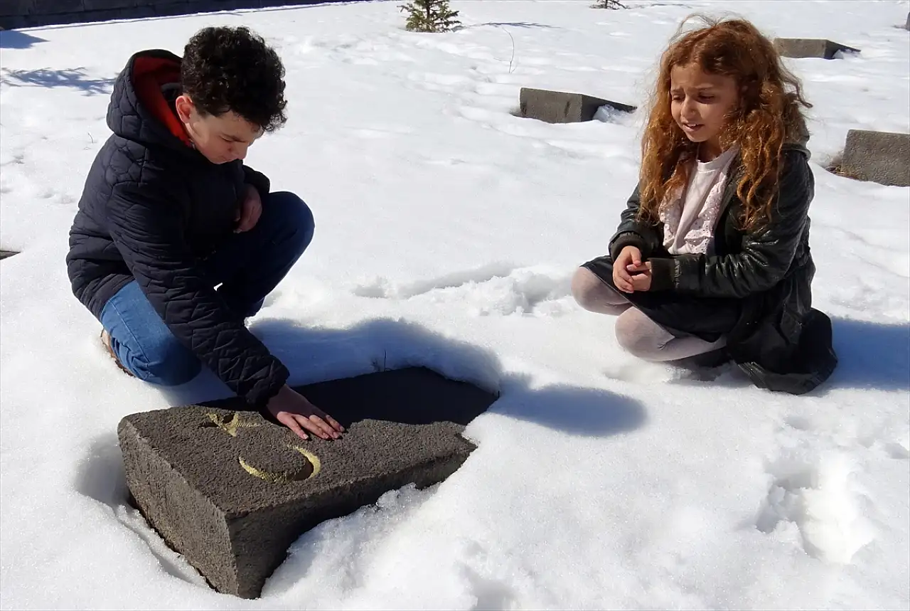 Kars'ta öğrencilere 'Şehitlere Vefa ve Tarihi Bilinç' gezisi