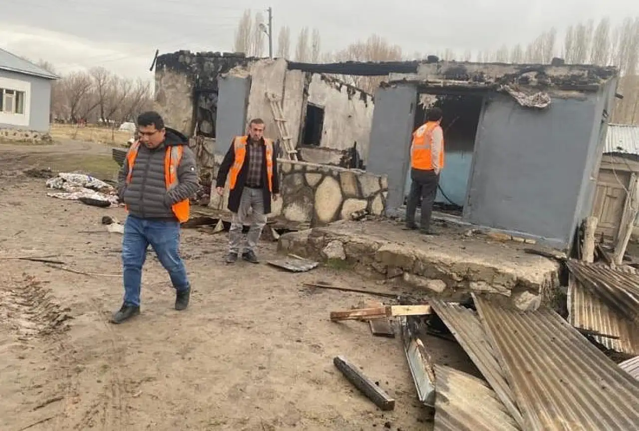 Patnos'ta yangın mağduru aile yalnız bırakılmadı