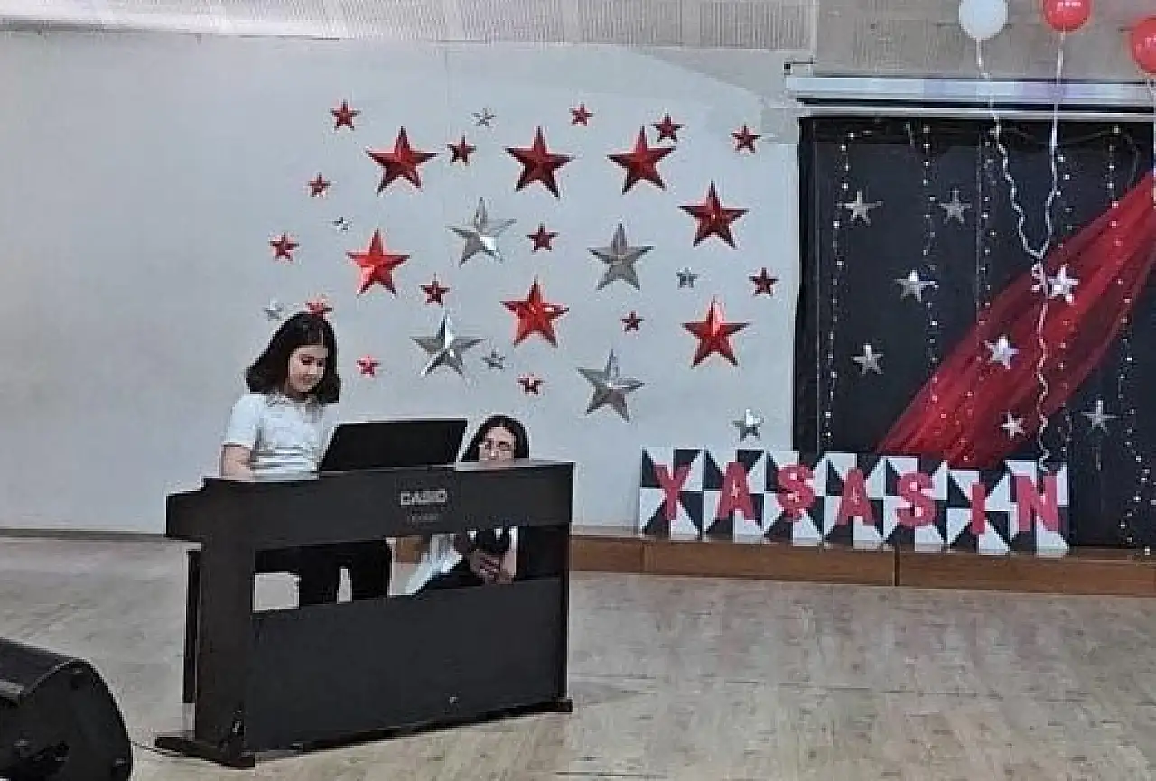 Ağrı Doğa Koleji, 29 Ekim Cumhuriyet Bayramı'nı coşkuyla kutladı