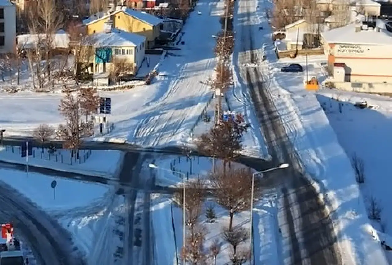 Varto Belediyesi Karla Mücadele Çalışmalarını Aralıksız Sürdürüyor