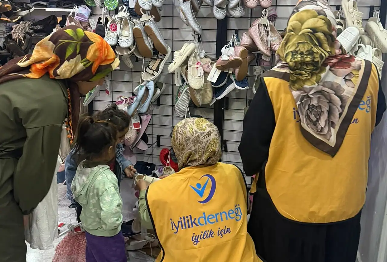 Doğubayazıt'ta ihtiyaç sahipleri ücretsiz alışveriş yapıyor