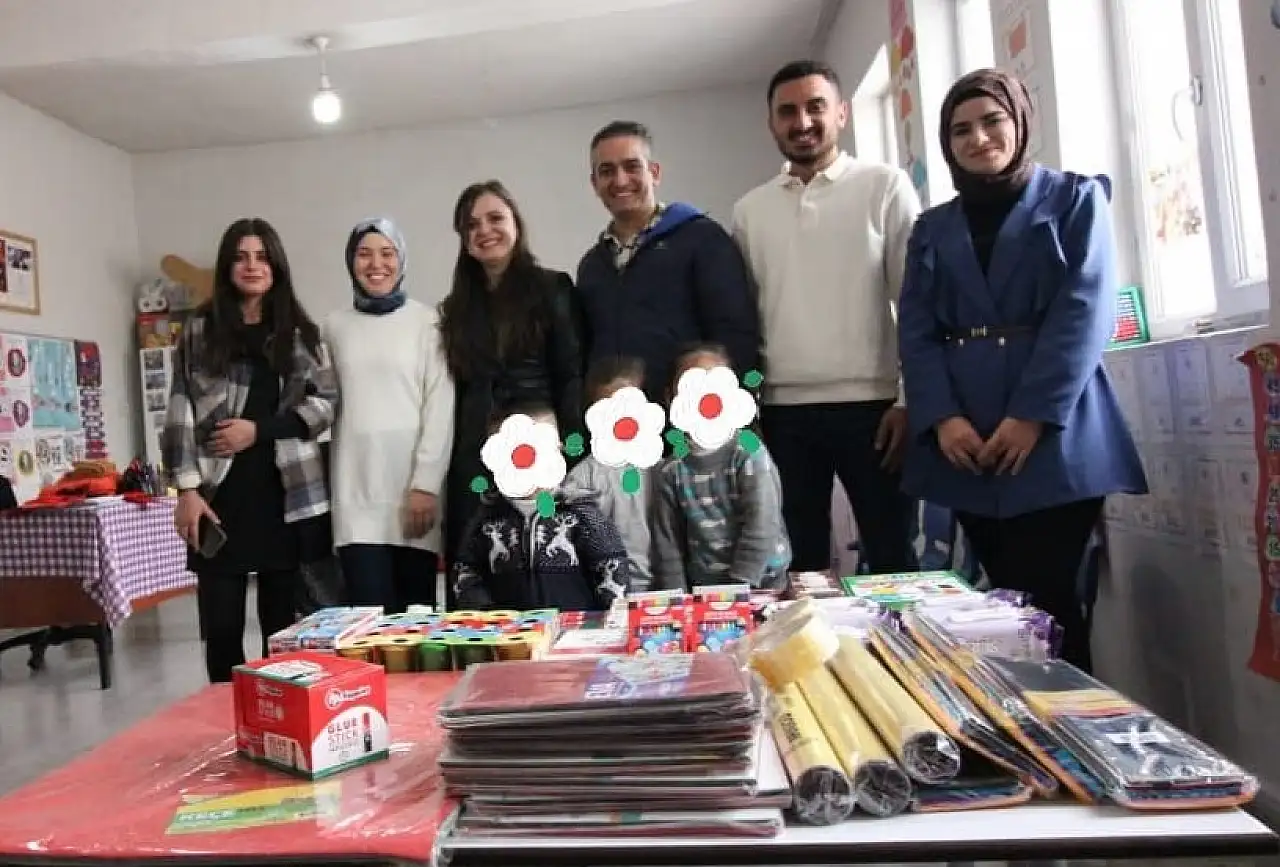 Ağrı'da köy okuluna taşınan 'Bir Mont Bir Bot Bir Bilgi' projesi minikleri sevindirdi