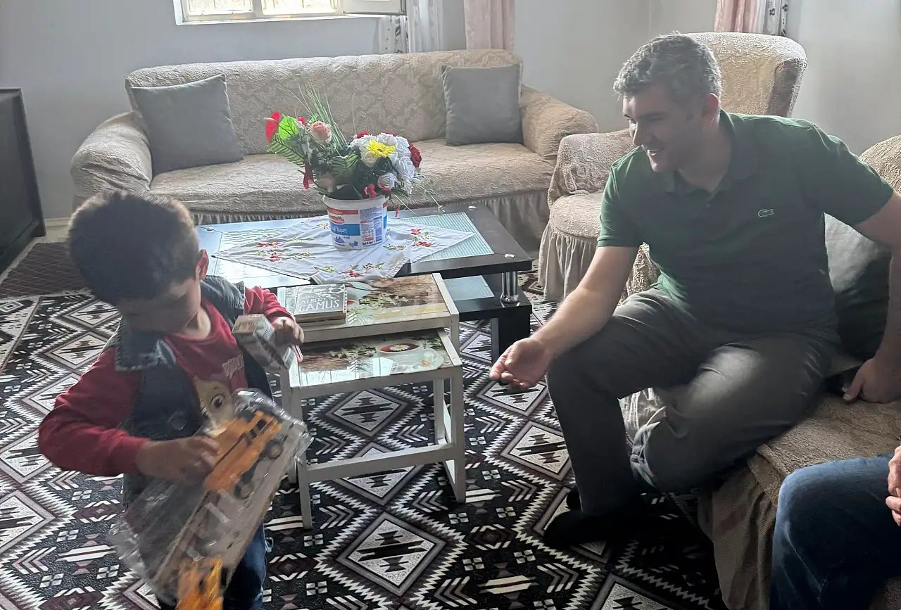 Diyadin Kaymakamı Furkan Korkusuz ışık ailesini ziyaret etti