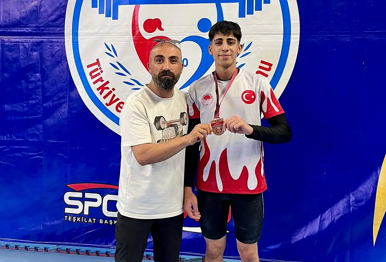 Ağrılı sporcu Bedirhan Aktaş Türkiye üçüncüsü oldu