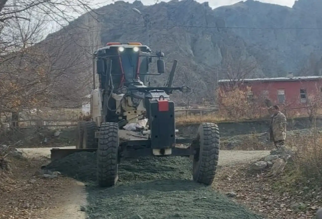 Iğdır İl Özel İdaresi'nden Köy Yollarında Yoğun Mesai
