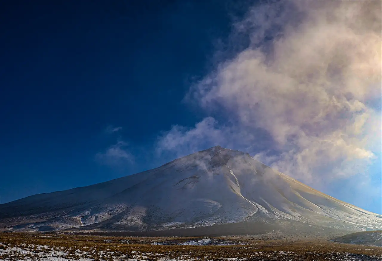 Ağrı Dağı kar ve sisle buluştu