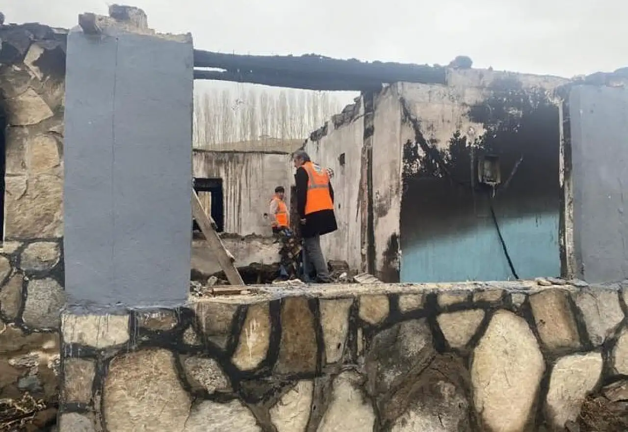 Patnos'ta yangın mağduru aile yalnız bırakılmadı