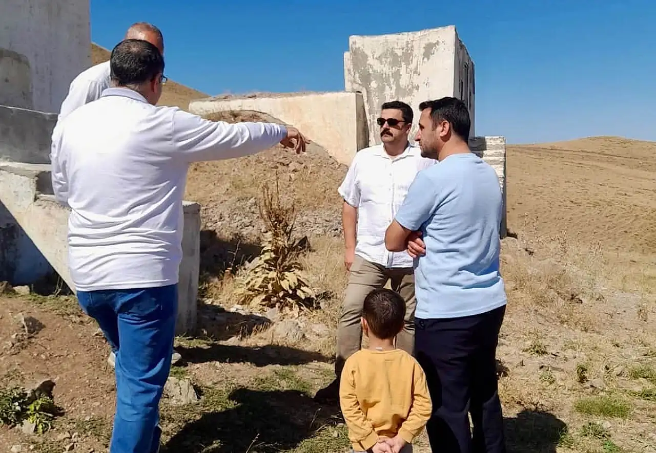 Ağrı İl Sağlık Müdürü Acu sahadan ayrılmıyor! Bu kez Boztoprak Köyü'ndeydi