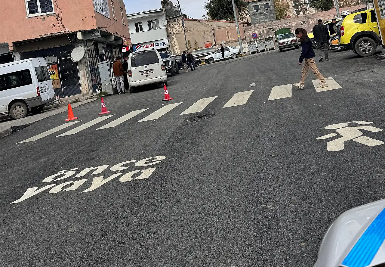 Diyadin'de 5 okulun önünde trafik güvenliği artırıldı
