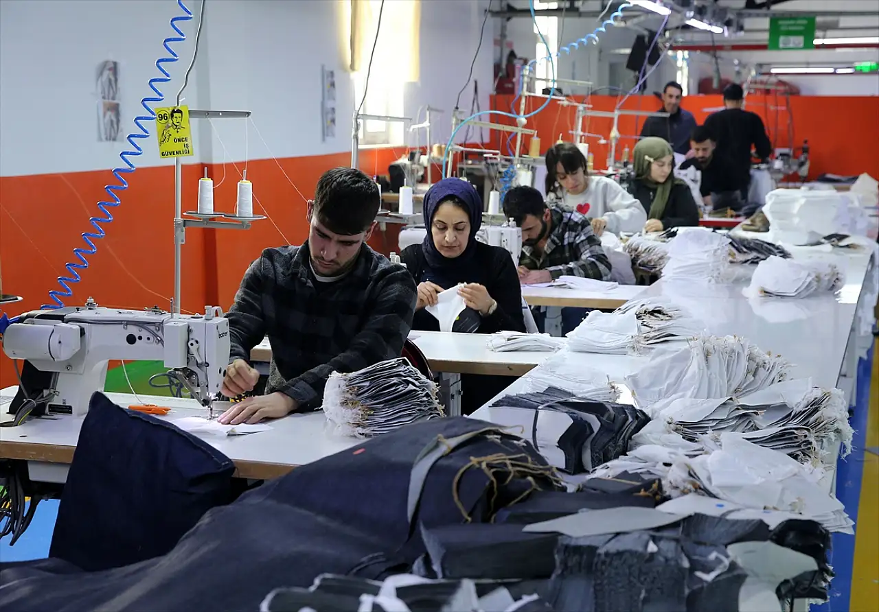 Terör nedeniyle göç ettiği memleketi Bitlis'e fabrika kurdu, 190 kişiye istihdam sağladı