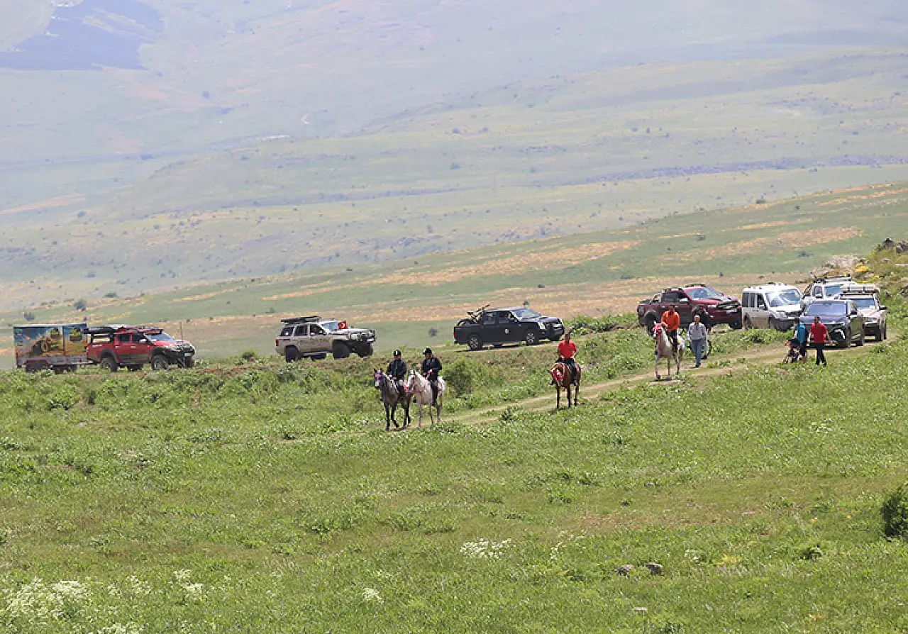 Erzurum'un Tarihi Tabyasında Heyecan Dolu Bisiklet, Off-Road ve Atlı Safari Turuna Çıktı!