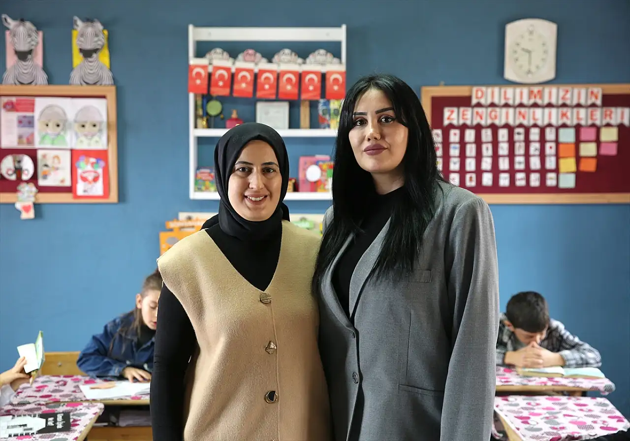 Kavunlu Köyü'nde iki öğretmen 7 öğrenci için soba yakıyor