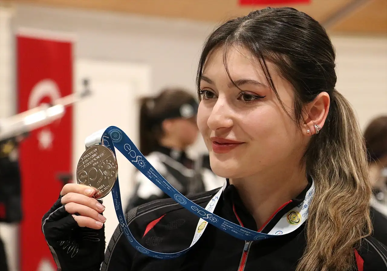 Türkiye'ye atıcılıkta bir ilki yaşattı: Damla'nın hedefi artık dünya rekoru