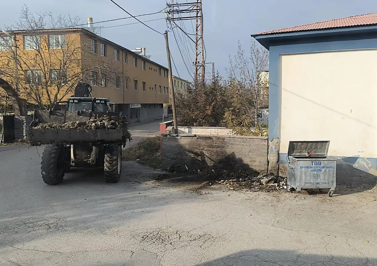 Edremit Belediyesi Temizlik Çalışmalarını Aralıksız Sürdürüyor