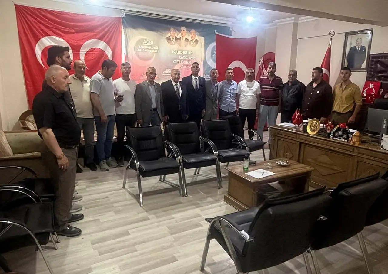 MHP Hamur İlçe Kongresi'nde Yusuf Tokeroğlu yeniden başkan seçildi
