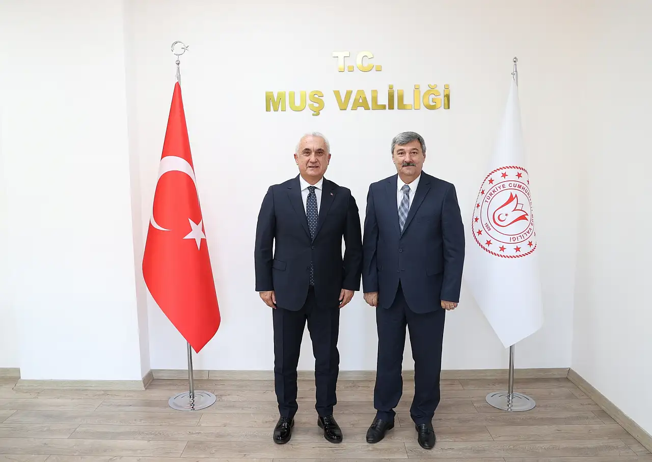 Muş İl Nüfus ve Vatandaşlık İşleri Müdürü Seçkin Yaşar Demir, Emeklilik Nedeniyle Vali Avni Çakır'a Veda Ziyaretinde Bulundu