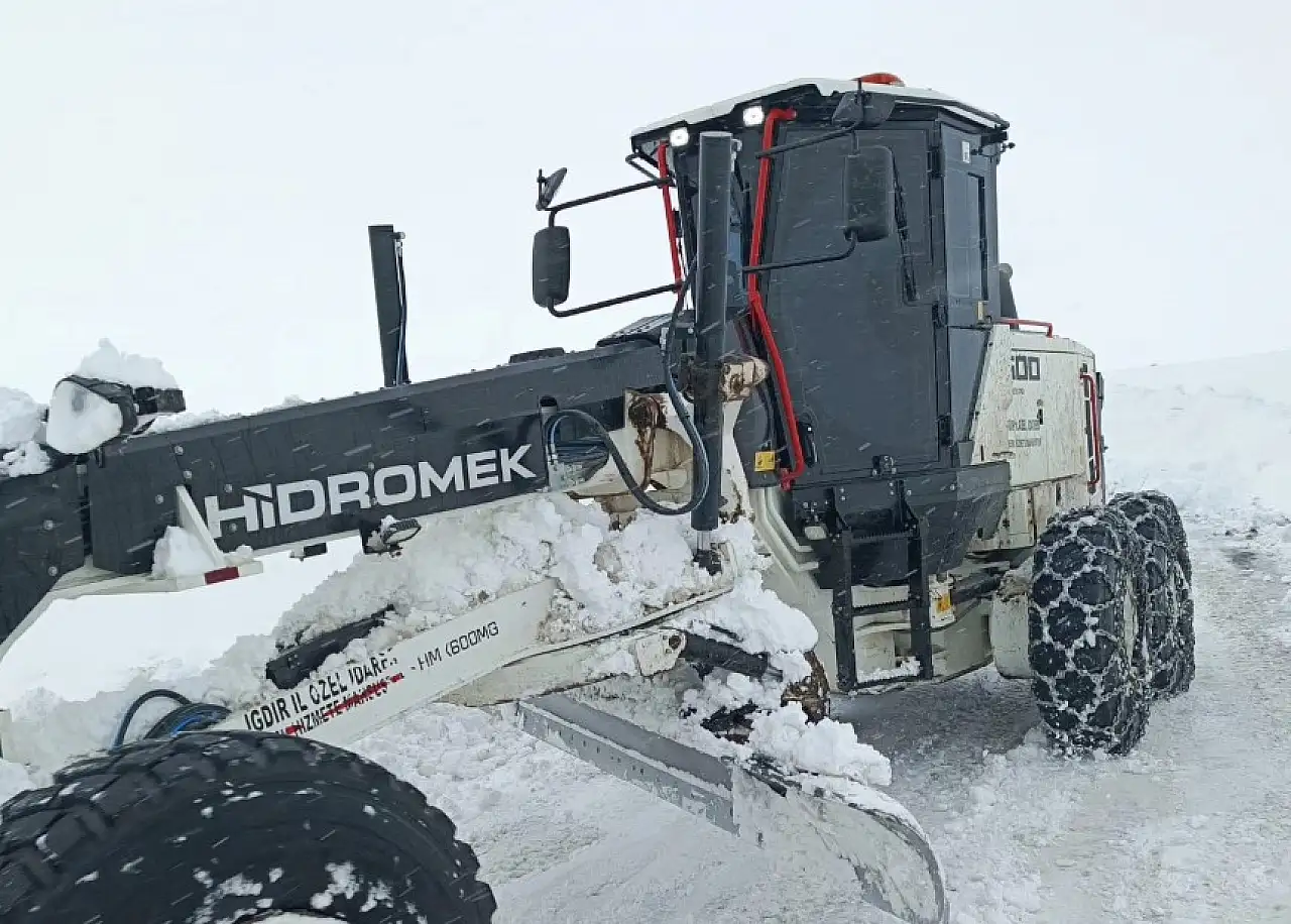 Iğdır'da Yoğun Kar Yağışına Anında Müdahale: Köy Yolları Ulaşıma Açıldı