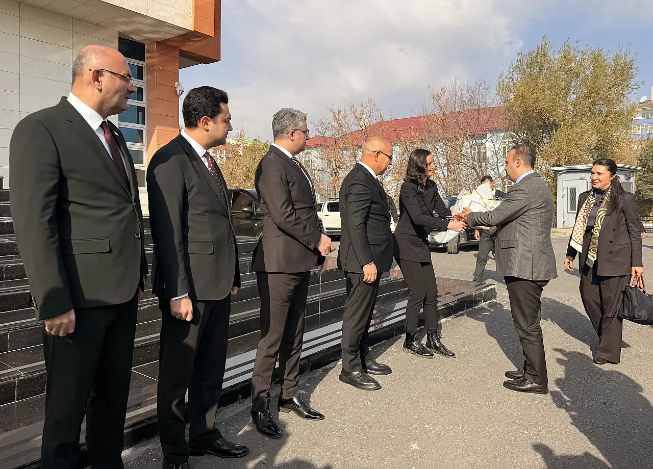 Sanayi Bakanı Kacır, Ağrı Valiliğini Ziyaret Etti