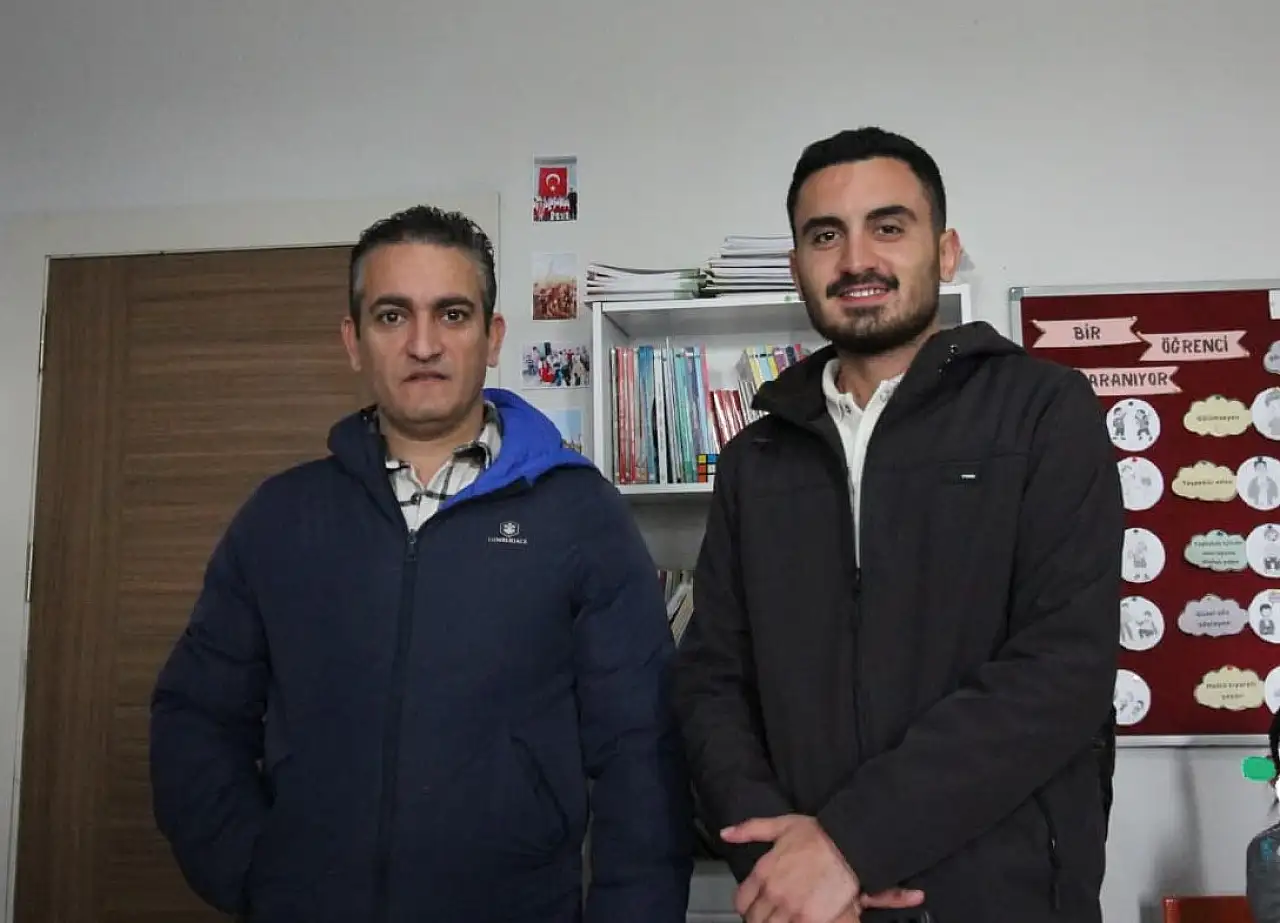 Ağrı'da köy okuluna taşınan 'Bir Mont Bir Bot Bir Bilgi' projesi minikleri sevindirdi
