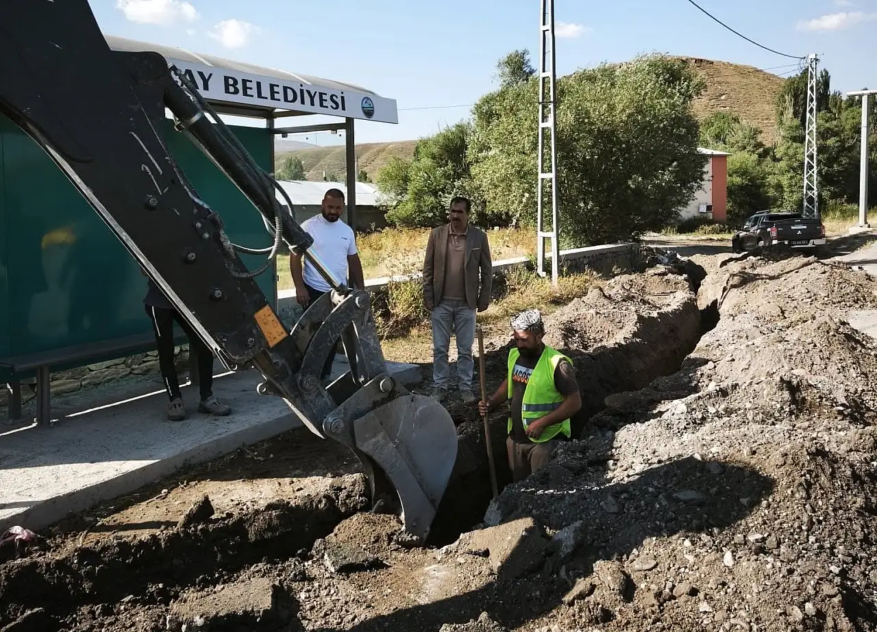 Taşlıçay'da doğalgaz çalışmaları sürüyor