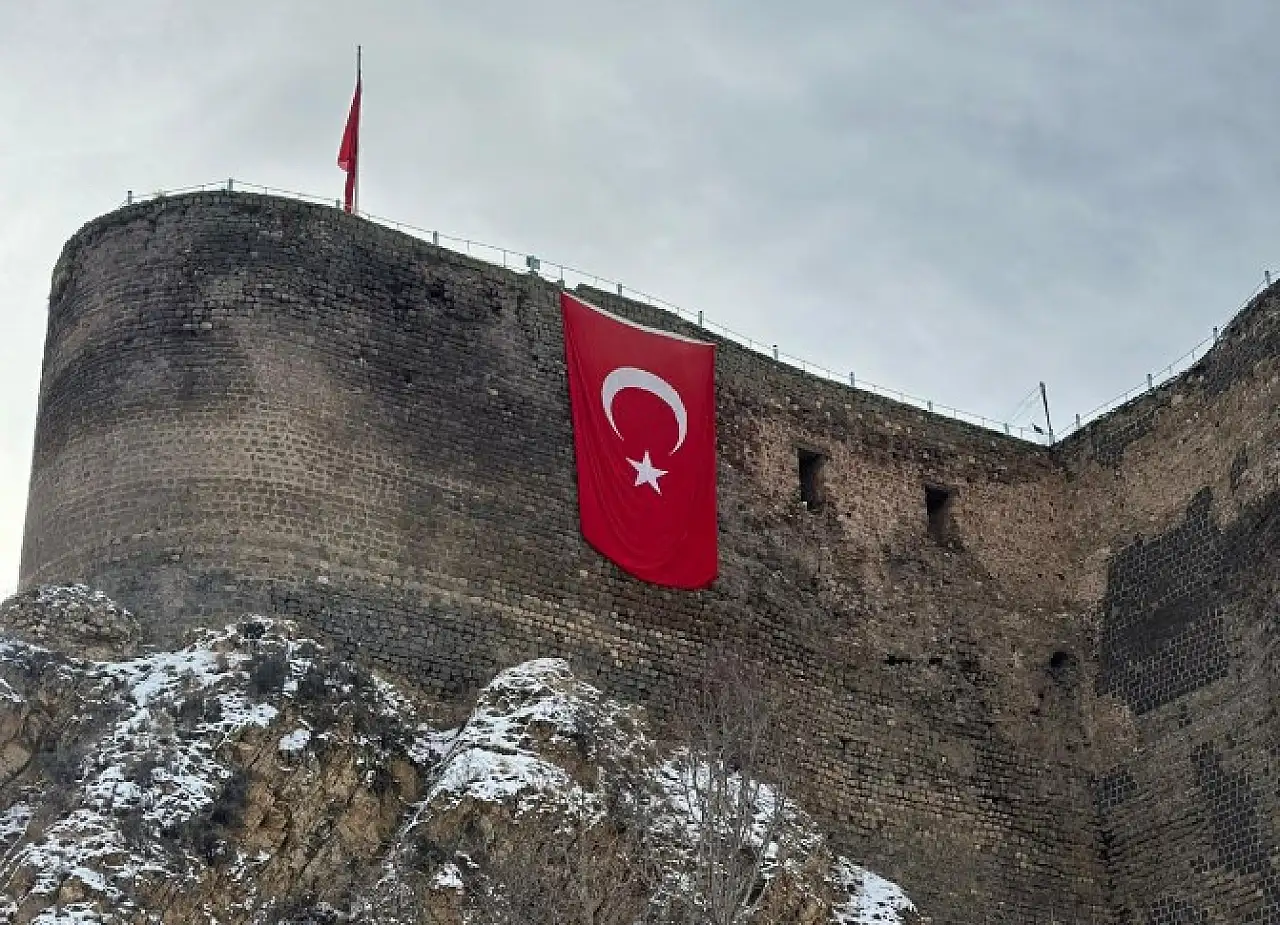 Erzurum Oltu, Türk Bayraklarıyla Donatılıyor