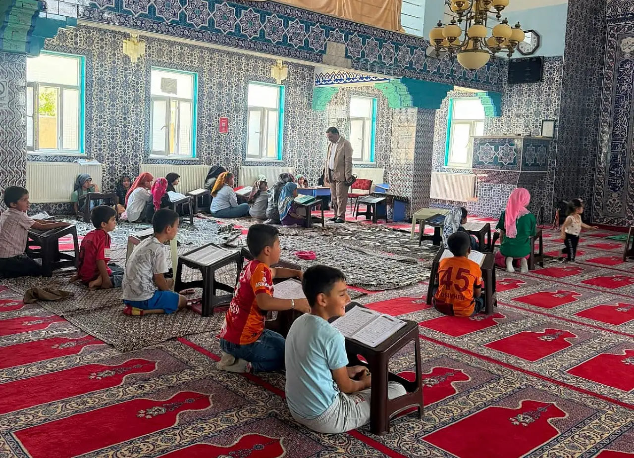 Müftü İsa Demirkaynak yaz Kur'an kursu öğrencileriyle bir araya geldi