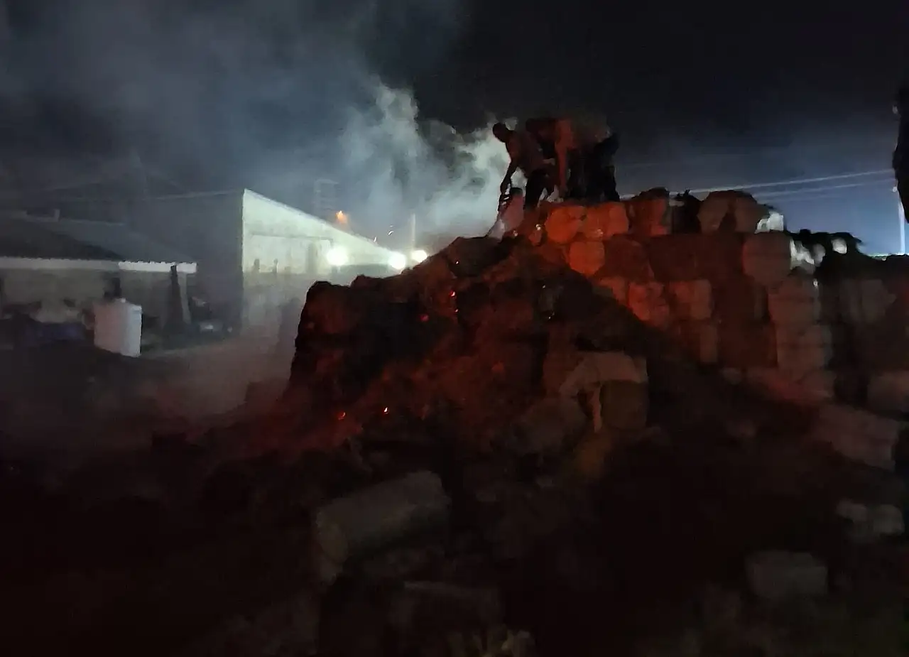 Ağrı'da saman yangını paniğe neden oldu