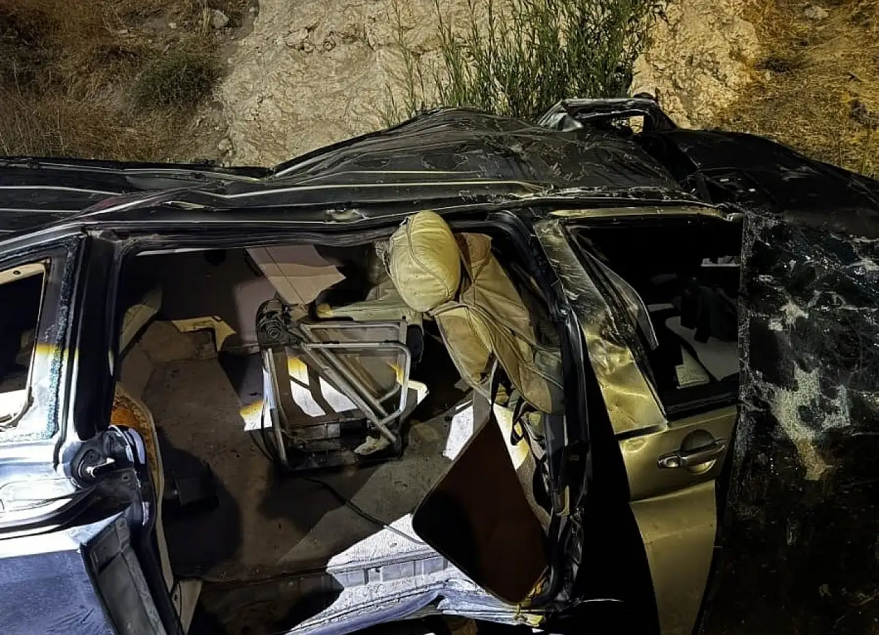 Van'da otomobil dere yatağına uçtu: 1 kişi hayatını kaybetti