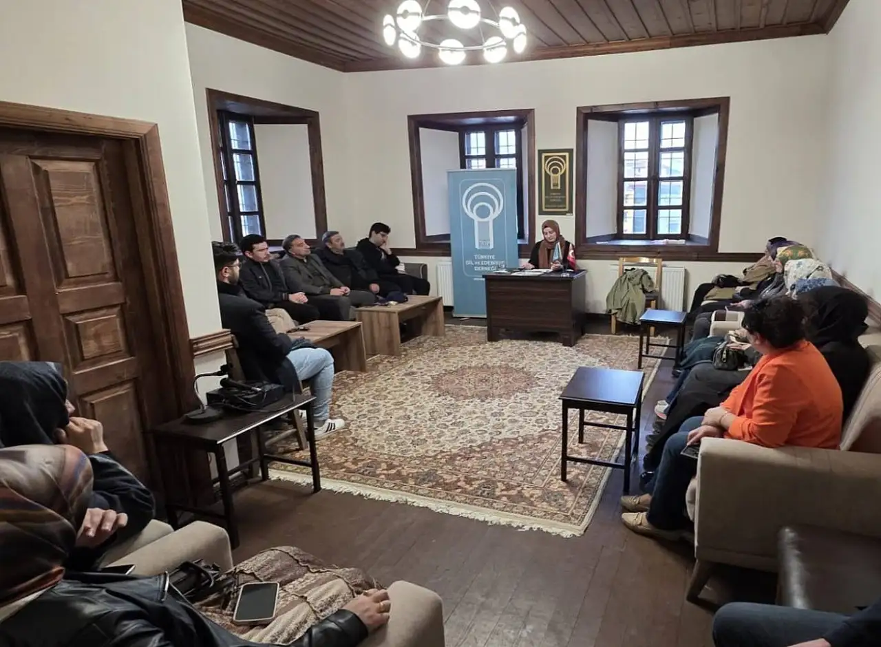 Yabancılara Türkçe öğretiminde kültürel değerlerin önemi vurgulandı